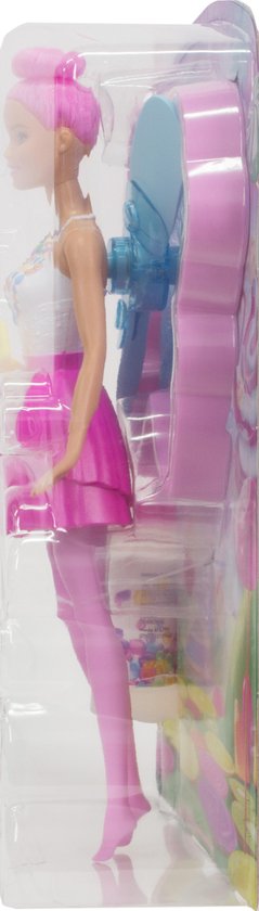 Zijaanzicht Barbie Dreamtopia zeemeermin met roze haar, witte top, roze rok en vleugels. In plastic verpakking.