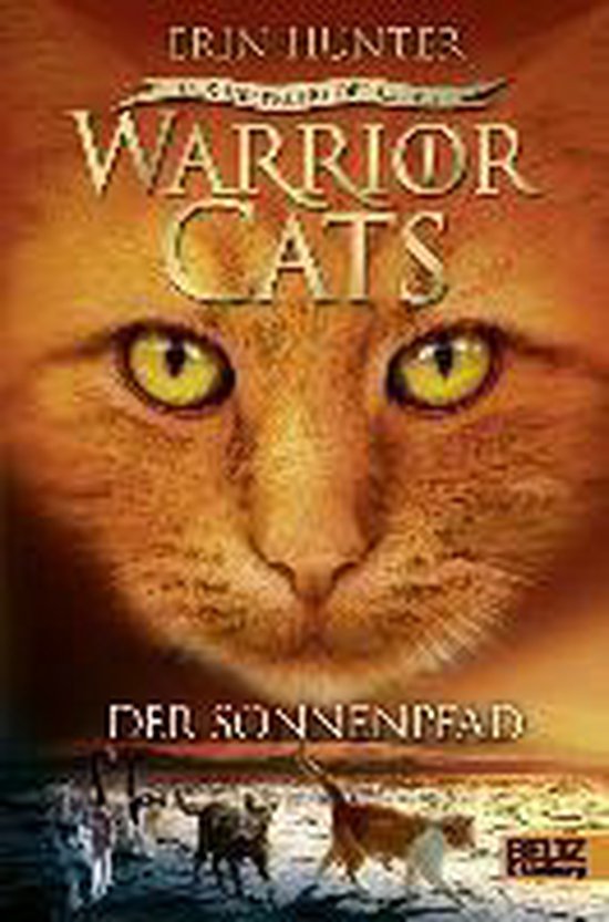 Boekomslag van Warrior Cats: De zonneweg. Een kat met gele ogen kijkt naar voren. Kleinere katten lopen op de voorgrond.
