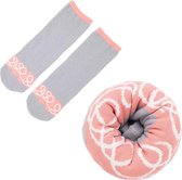 donut sokken | sokken in de vorm van een Donut | aardbei glazuur met melk swirls