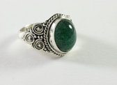 Bewerkte zilveren ring met jade - maat 16.5