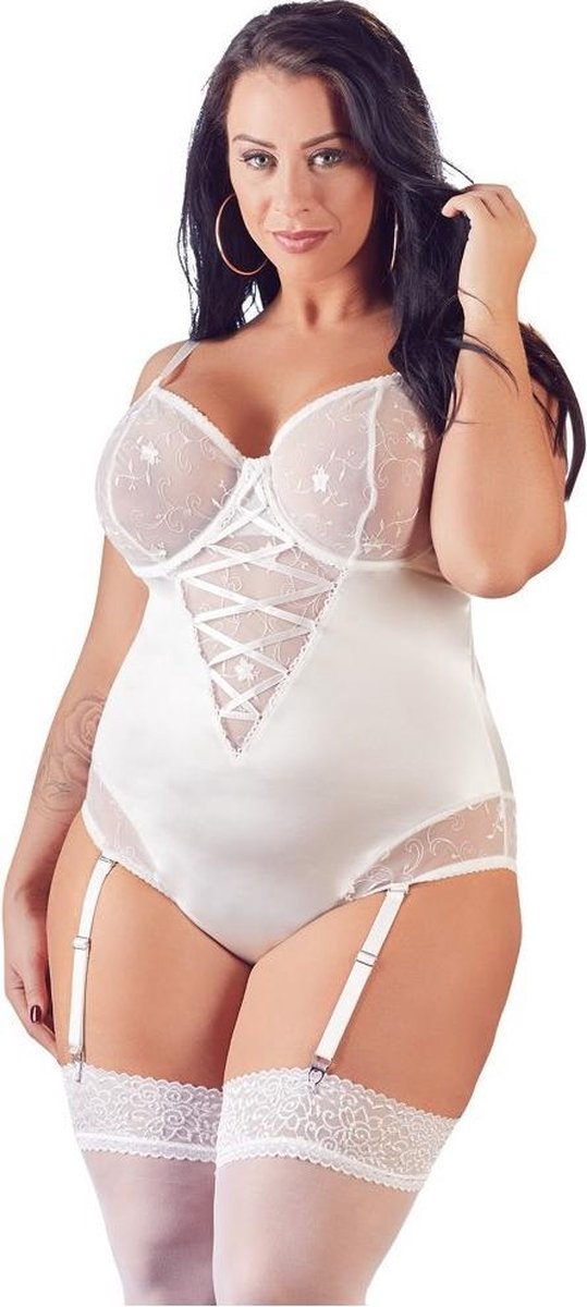 Cottelli Plus Size – Jarretel Body met Afneembare Bandjes en Haaksluiting Achterzijde met Sierlijke Borduursels – 85E/L – Wit