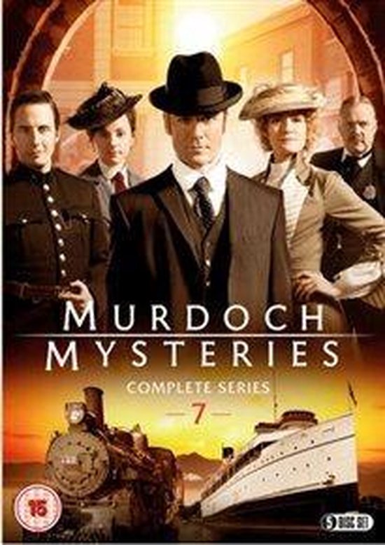 De cast van Murdoch Mysteries seizoen 7 met een stoomtrein en stoomschip op de achtergrond.