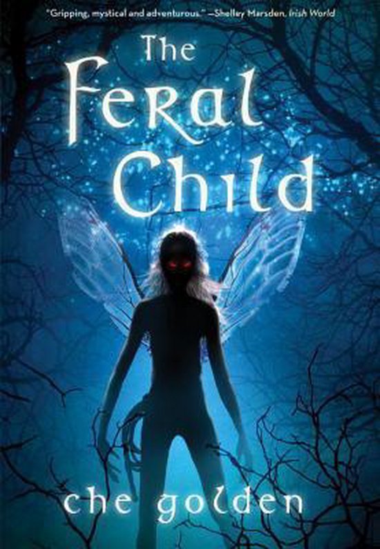 De omslag van The Feral Child van Che Golden, met een figuur met vleugels in een donker bos.