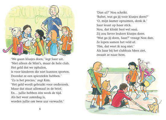 Een groepje jonge hockeymeisjes met een trainer in een kleedkamer, er hangen kleren.