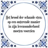 Tegeltje met Spreuk (Tegeltjeswijsheid): Het brood der schande eten; op een onterende manier in zijn levensonderhoud moeten voorzien + Kado verpakking & Plakhanger