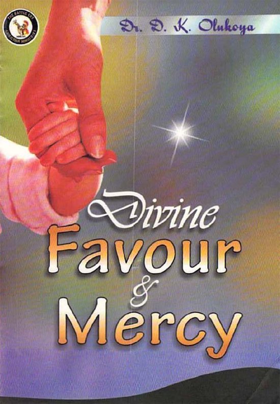 Boekomslag met een hand van een volwassene die de hand van een baby vasthoudt. Titel: Divine Favour & Mercy.