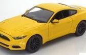 Ford Mustang 2015 Geel 1-18 Maisto