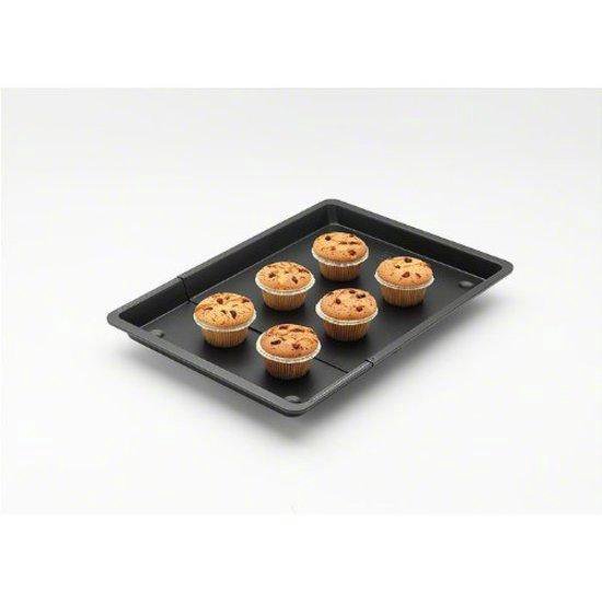 Zwarte, uitschuifbare bakplaat met anti-aanbaklaag, met zes muffins.