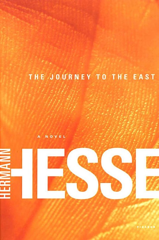 Boekcover van 'The Journey to the East' van Hermann Hesse, met tekst op een oranje achtergrond.