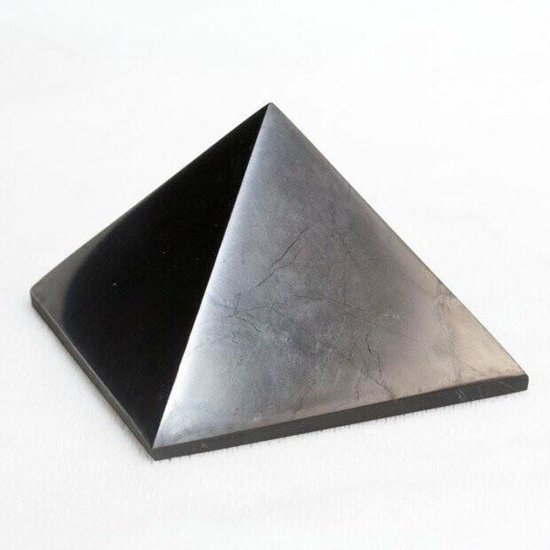 Pyramide de shungite polie 6 cm