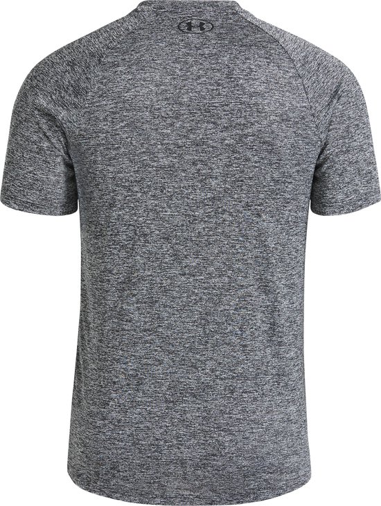 Achterkant van een grijs gemêleerd sportshirt met korte mouwen en zwart Under Armour logo op de rug.