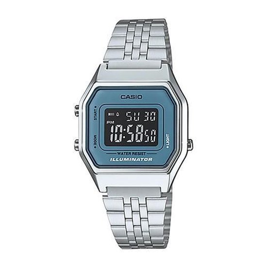 Casio  LA680WA-2BDF zilverkleurig band en blauwe horloge kast.