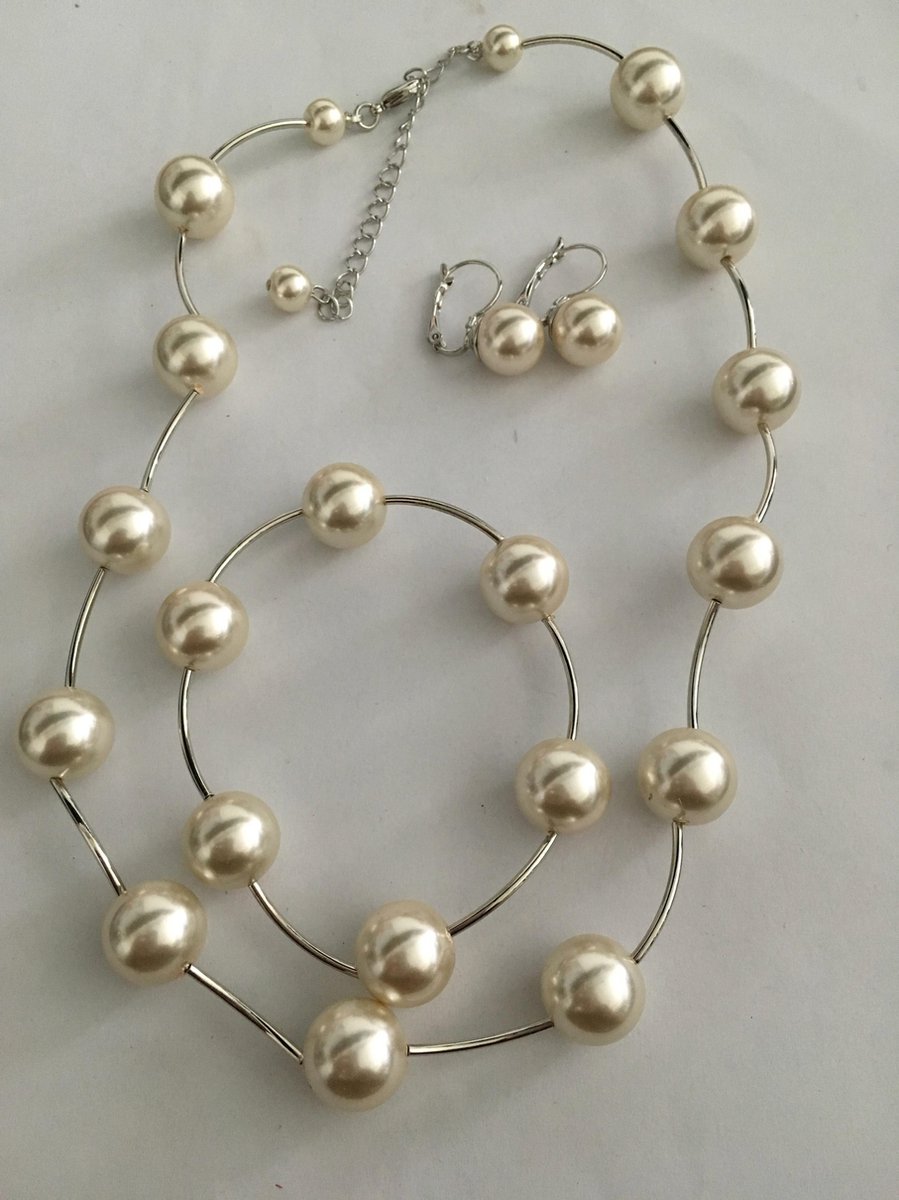 Petra's Sieradenwereld - Parelset wit (ketting, armband en oorbellen)