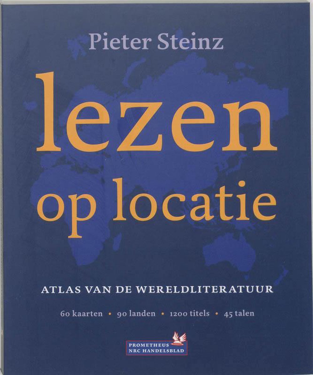 Boek met wereldkaart in blauw en oranje tekst 'Lezen op locatie'.