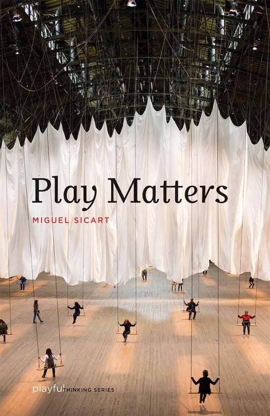Boekomslag met de titel 'Play Matters' en de naam 'MIGUEL SICART', met mensen op schommels onder een groot wit doek.