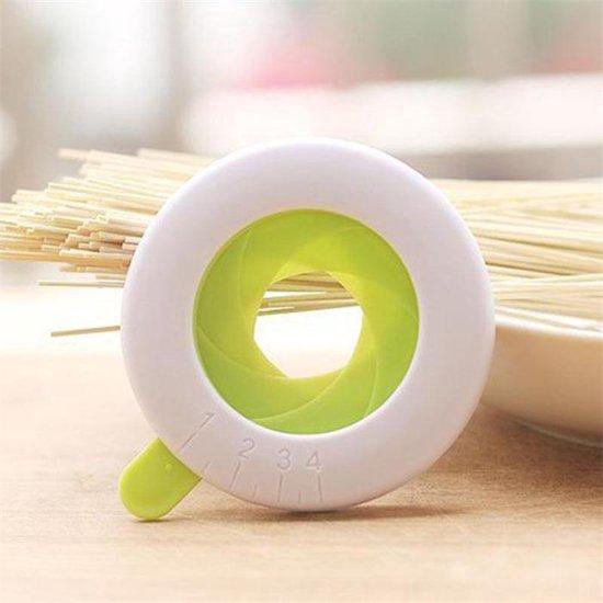 Wit en groen spaghettimaatje met cijfers 1-4.