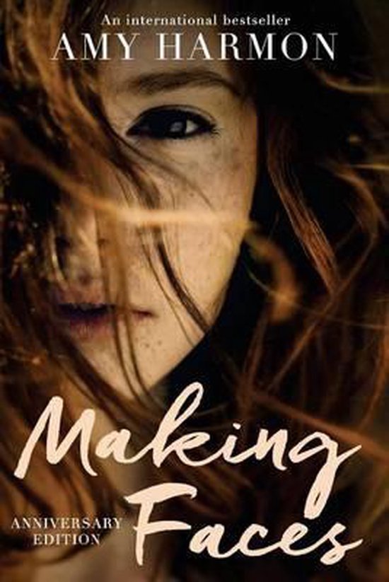 Boekomslag van 'Making Faces', een internationale bestseller van Amy Harmon, met een close-up van een meisje met rood haar.