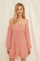 NA-KD Off Shoulder Smocked Recycled Mini - Maat EU 38 - Vrouwen Jurk - Painted Floral Coral