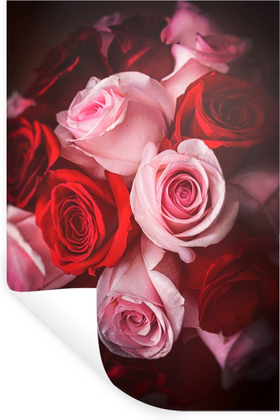 Muurstickers - Sticker Folie - Een close-up van een boeket van roze en rode rozen - 80x120 cm - Plakfolie - Muurstickers Kinderkamer - Zelfklevend Behang - Zelfklevend behangpapier - Stickerfolie