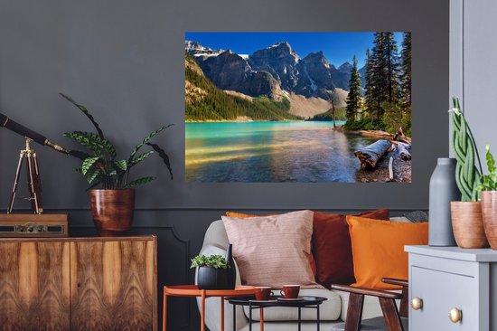 Muurstickers - Sticker Folie - Dennenbomen en bergen tijdens zonsondergang boven Moraine Lake Canada - 120x80 cm - Plakfolie - Muurstickers Kinderkamer - Zelfklevend Behang - Zelfklevend behangpapier - Stickerfolie