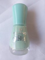 Essence the gel nail polish #40 play with my mint