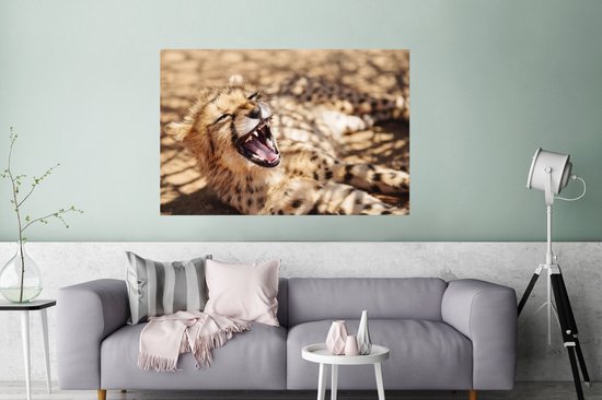 Poster Bébé guépard dans la savane papier 120x80 cm - Tirage photo sur Poster (décoration murale salon / chambre) / Poster Animaux sauvages