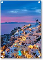 Oia avec des maisons blanches traditionnelles et des moulins à vent sur l'île de Santorin, en Grèce à l'heure bleue du soir - Affiche de jardin 50x70 | Décoration murale - Paysage