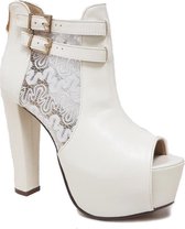 Witte pumps met open zijkant