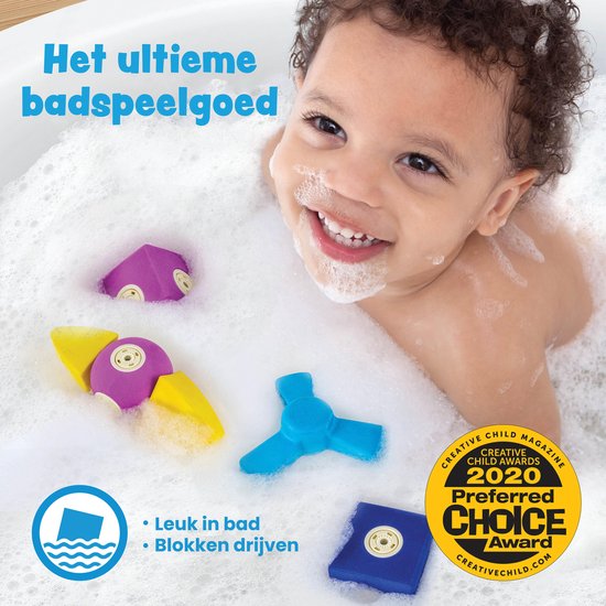 Een baby in een bad vol schuim met paarse, gele en blauwe Blockaroo-stukken. Een 'Preferred Choice Award'-sticker.