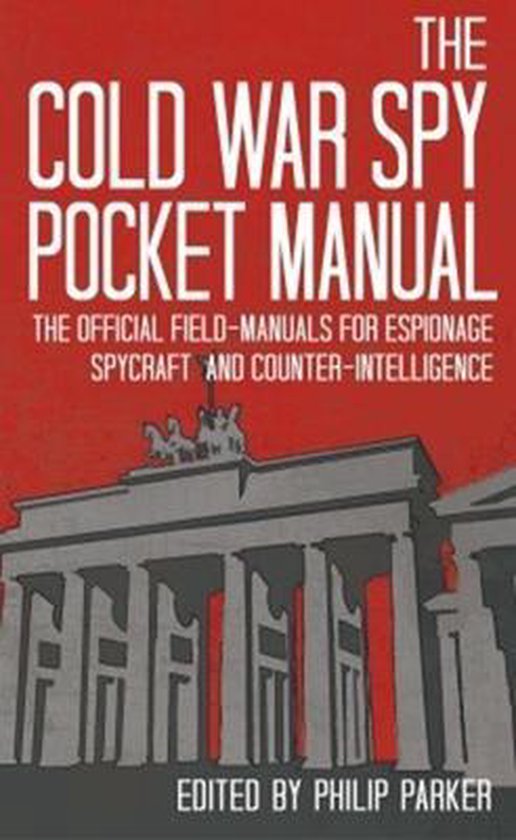 Boekomslag 'The Cold War Spy Pocket Manual' met een afbeelding van een gebouw en rode achtergrond.