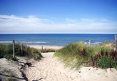 Tuinposter - Zee - Strand in wit / beige / grijs / blauw   - 120 x 180 cm.