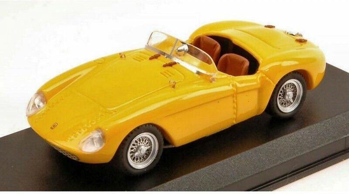 De 1:43 Diecast Modelcar van de Ferrari 500 Mondial Spider Prova van 1954 in Yellow. De fabrikant van het schaalmodel is Art-Model. Dit model is alleen online verkrijgbaar
