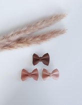 Baby haarstrikjes 4 cm - set van 3 stuks - Classic Romance - Kinder haarstrikjes - Handgemaakt - PU leer - Haarclipjes - Meisje - Wit, Oud Roze en Bruin