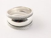 Brede hoogglans zilveren ring met kabelpatronen - maat 19.5