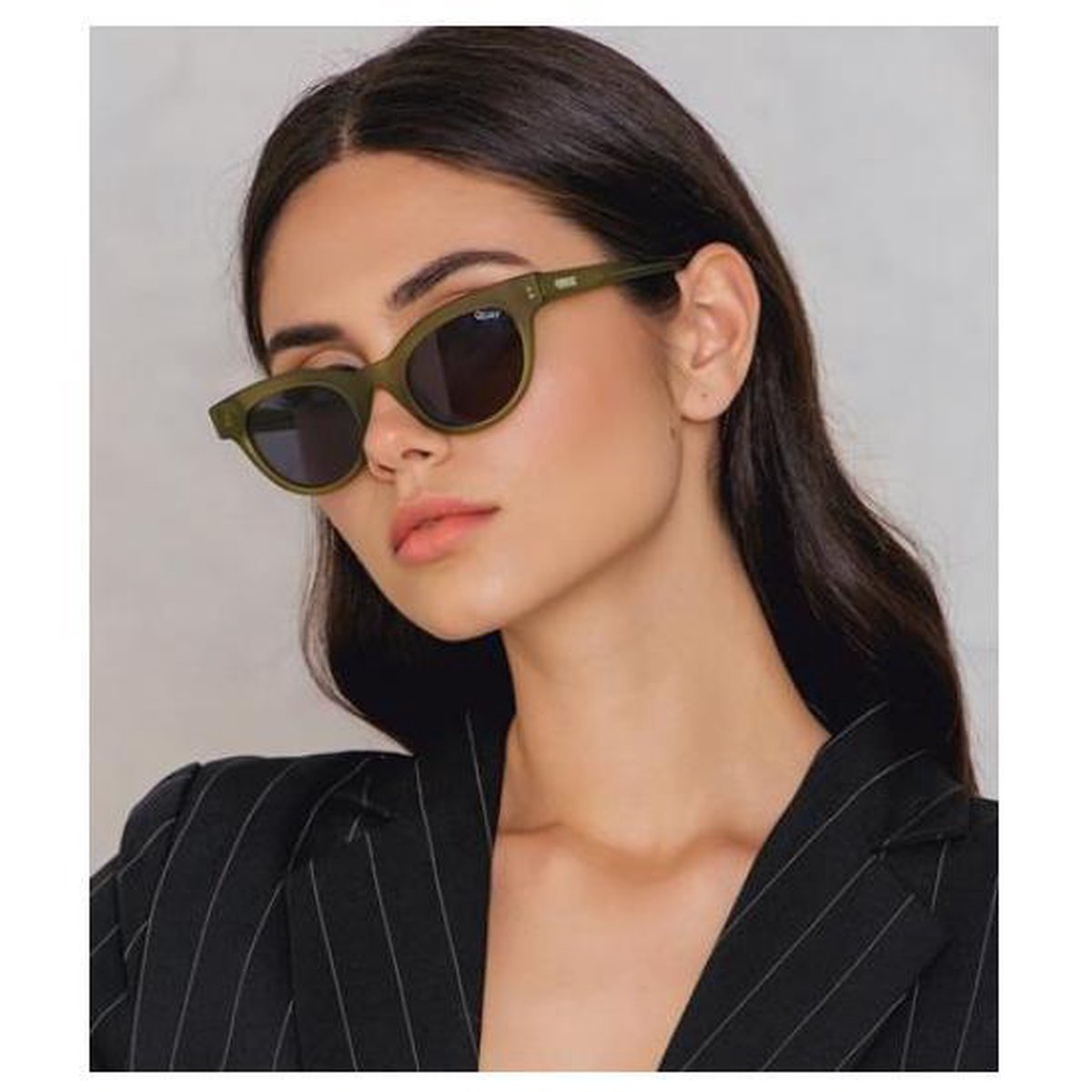 Quay Star Struck Sunglasses in Olive/Smoke star struck/オリーブ キー オーストラリア Quay Australia x  main image 3