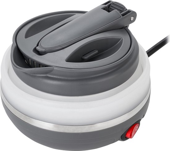 Opvouwbare waterkoker met grijze deksel en handvat, witte siliconen body en rode aan/uit knop, close-up.