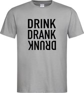 Grijs Fun T-Shirt met “ Drink. Drank, Drunk “ print Zwart  Size S