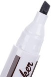 Een witte marker met een schuin afgesneden zwarte punt.
