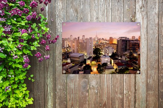 Tuinposters buiten Een roze getinte schemering valt over São Paulo in Brazilië - 90x60 cm - Tuindoek - Buitenposter