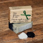 Natuurlijke, handgemaakte zeep met groene klei en geactiveerd houtskool