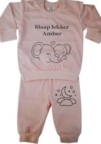 Zacht roze pyjama met tekst: Slaap lekker "naam" maat 68/74