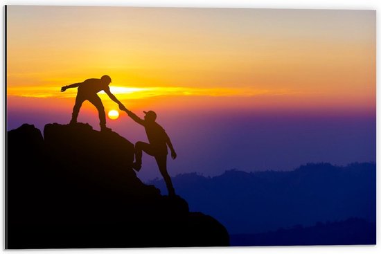 Dibond - Bergbeklimmers tijdens Zonsondergang - 60x40cm Foto op Aluminium (Met Ophangsysteem)