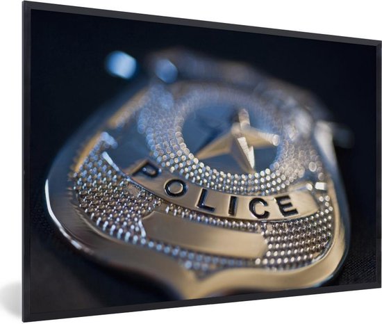 Photo encadrée - Cadre photo badge Police 120x80 cm - Affiche encadrée (Décoration murale salon / chambre)