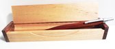 TWISTED  houten balpen in palissander. Alles in een elegante houten doosje. PARKER inktpatroon.  Lengte balpen 14 cm-Ø 10 mm.