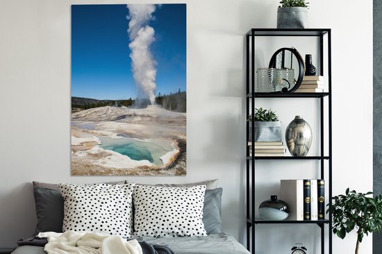 Un geyser actif avec des roches blanches dans le parc national de Yellowstone sur toile 90x140 cm - Tirage photo sur toile (Décoration murale salon / chambre)
