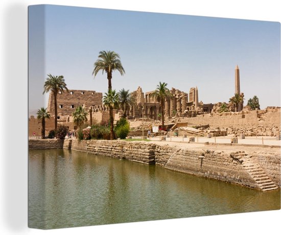 Canvas Schilderij De ingang van het Karnak tempelcomplex met de rivier in Egypte - 120x80 cm - Wanddecoratie