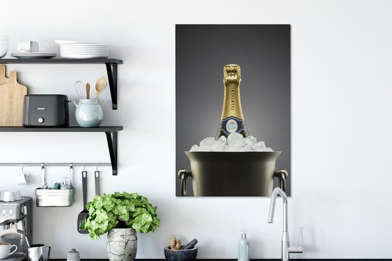 Canvas schilderij 60x90 cm - Wanddecoratie Champagnefles in ijsemmer - Muurdecoratie woonkamer - Slaapkamer decoratie - Kamer accessoires - Schilderijen op canvas