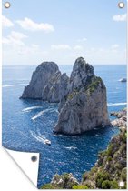 Muurdecoratie Mooie rotsformatie in de zee van Capri in Italië - 120x180 cm - Tuinposter - Tuindoek - Buitenposter