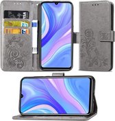 Voor Huawei Y8P / Enjoy 10S vierbladige sluiting reliëf gesp mobiele telefoon bescherming lederen tas met lanyard & kaartsleuf & portemonnee & beugel functie (grijs)