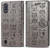 Voor Galaxy A01 Mooie kat en hond reliëfpatroon Horizontale flip lederen tas, met houder & kaartsleuven & portemonnee & cartoon sluiting & lanyard (grijs)